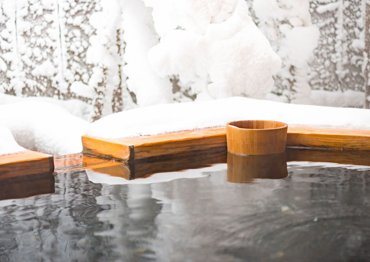 Privates Onsen mit Schnee, Japan