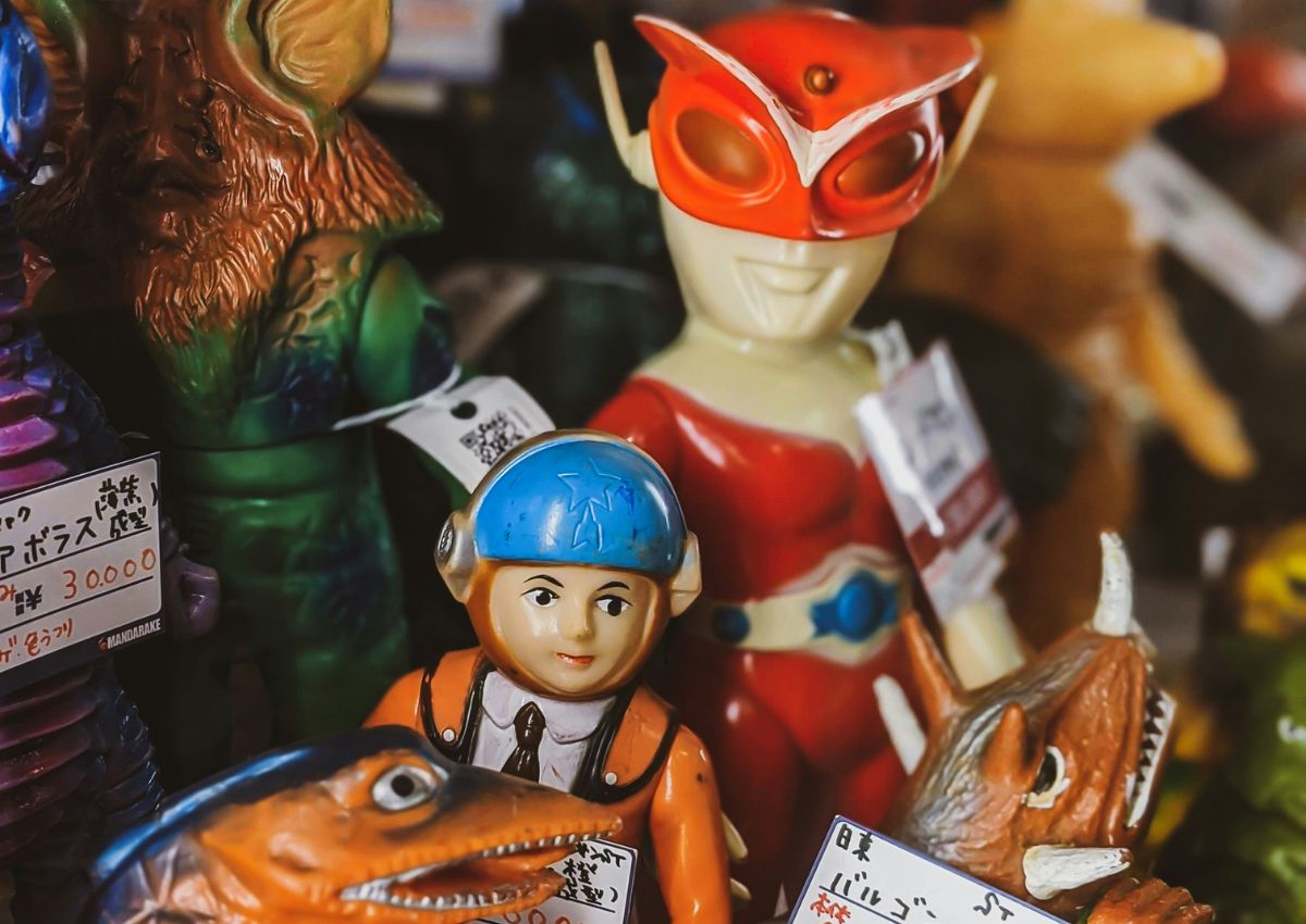 Sammelfiguren in einem japanischen Secondhand-Shop