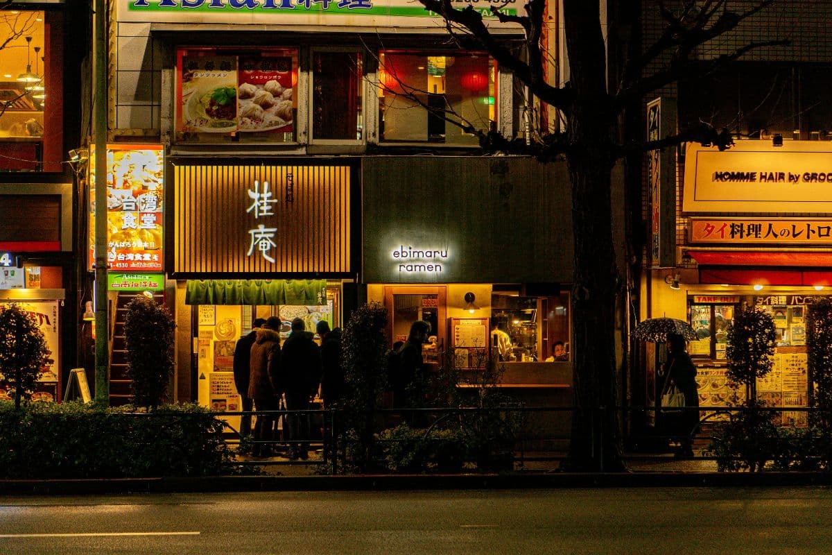 Ramen-Restaurants in Tokio bei Nacht