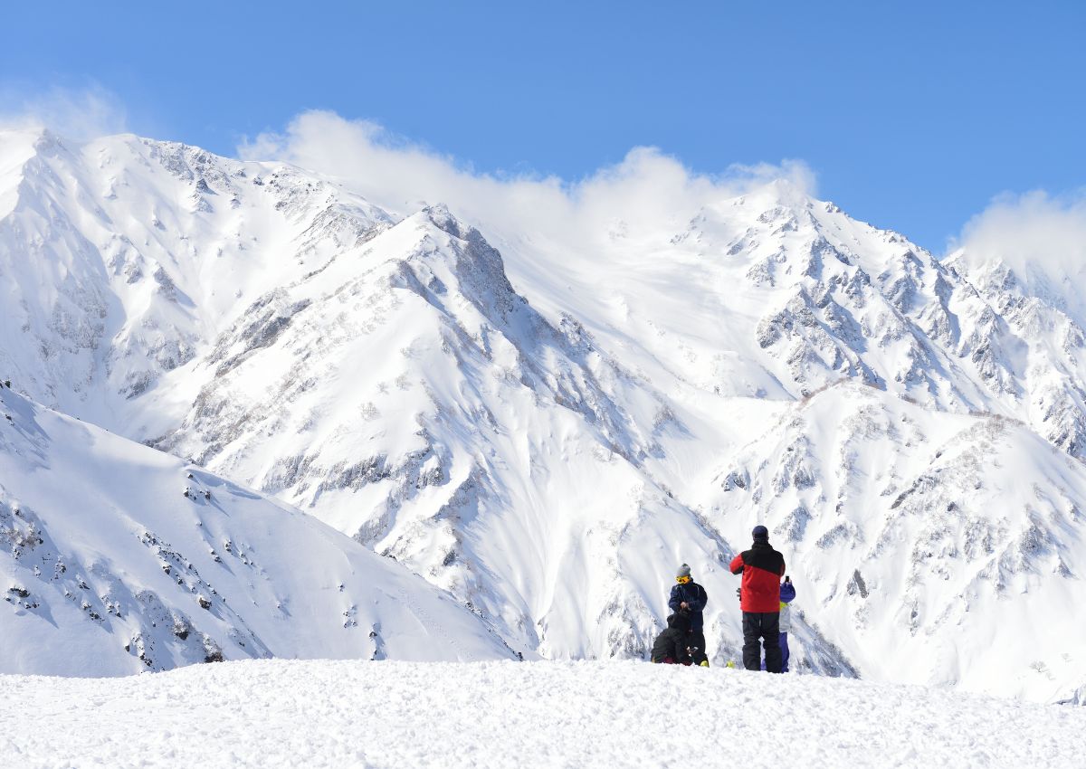 Fortgeschrittene Skifahrer im Skigebiet Cortina, Hakuba, Japan