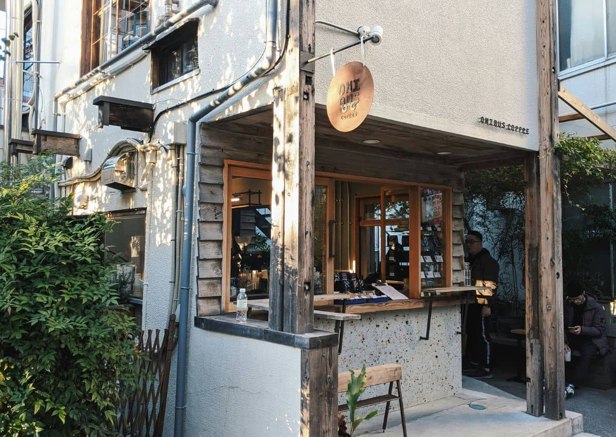 Die ikonische Location von Onibus Coffee in Nakameguro, Tokio