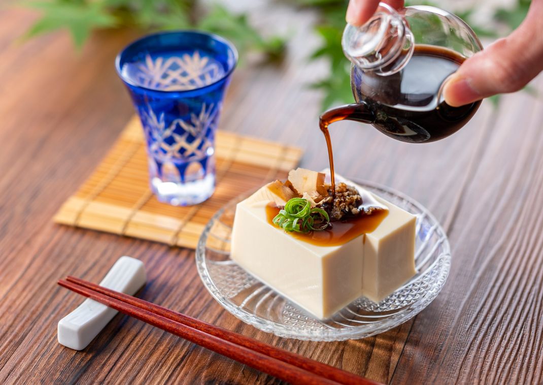 Hiyayakko, gekühltes Tofu-Gericht, Japan