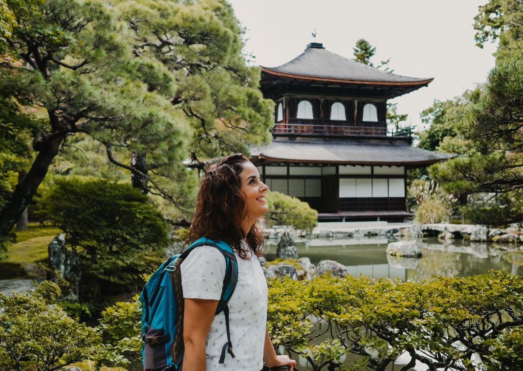 Junger Reisender in Kyoto 