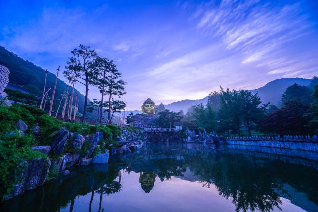 Sonnenaufgang am Waujeongsa-Tempel