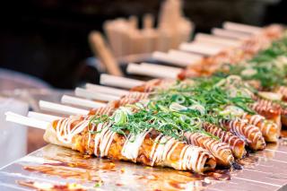 Probieren Sie japanisches Straßenessen auf dem Nishiki-Markt 