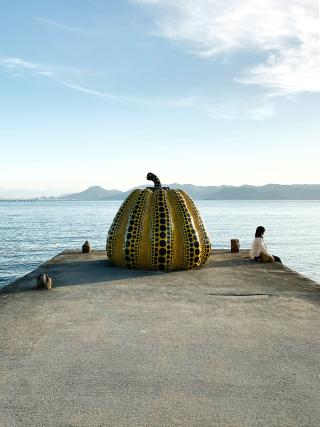 Yayoi Kusama Kürbisstatue, Naoshima 