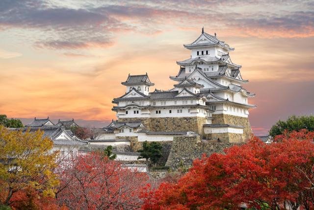 Burg Himeji im Herbst 