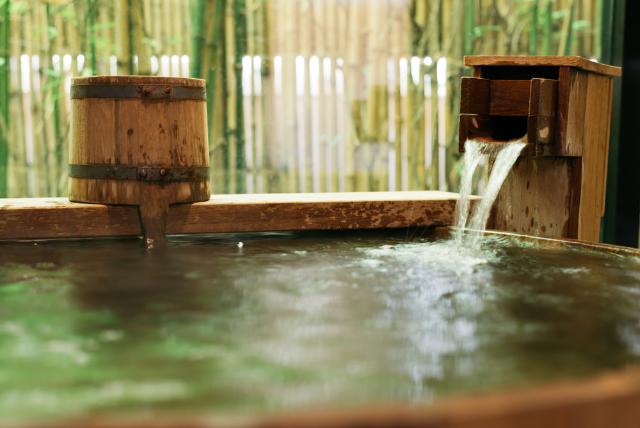 Ein traditioneller japanischer Onsen 