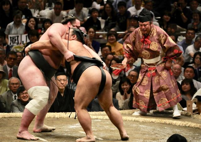 Der pensionierte Sumo-Ringer Hakuho erzielt fünf Weltrekorde im Guinness-Buch der Rekorde