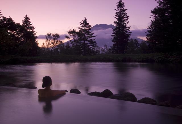 Entspannen in einer heißen Quelle, Niseko