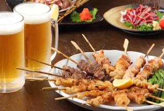 Bier und Yakitori in Hakuba