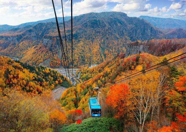 Kurodake-Seilbahn im Herbst 