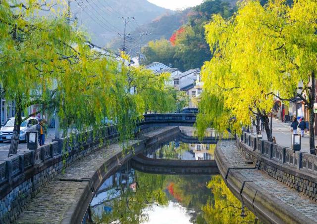 Die Kanäle in der Stadt Kinosaki Onsen