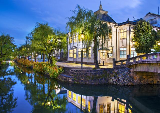 Die berühmte Brücke und der Kanal in Kurashiki