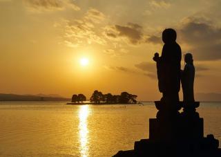 Sonnenuntergang auf der Insel Yomegahama