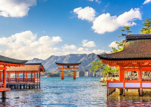 Das berühmte schwimmende Torii-Tor