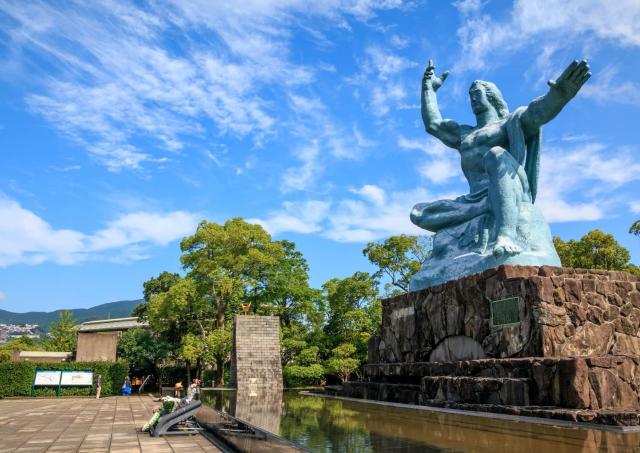 Friedensstatue im Friedenspark von Nagasaki, Nagasaki