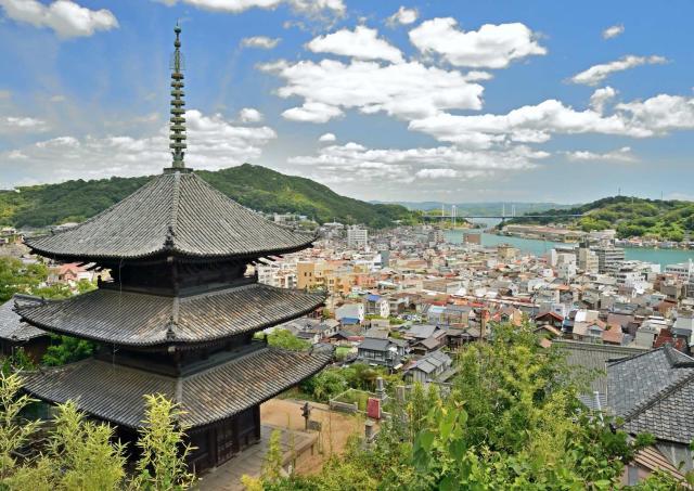 Ten'neiji-Tempel mit Blick auf Onomichi