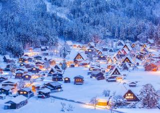 Das Dorf Shirakawa-go im Winter