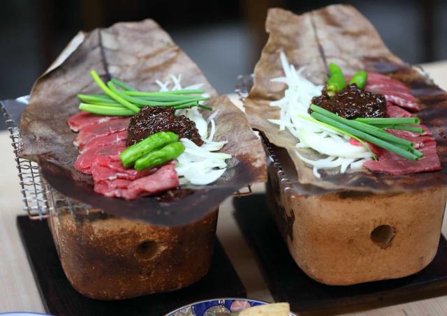 Hoba Miso mit Rindfleisch, ein typisches Essen aus Takayama