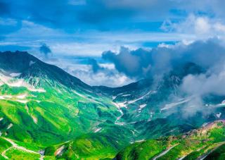 Landschaftlich reizvolle Täler auf der Tateyama Kurobe Alpine Route