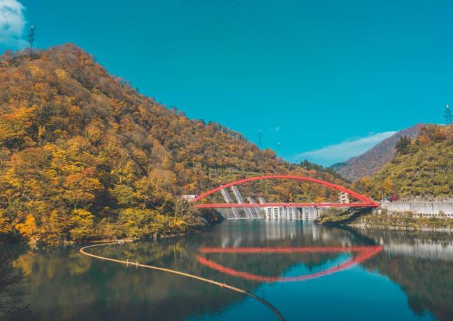 Unazuki-See und Komen-Brücke