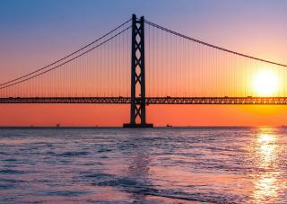 Akashi Kaikyo Brücke bei Sonnenuntergang