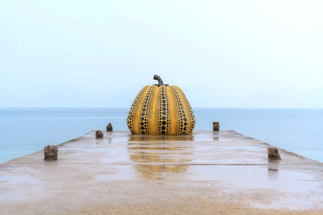 Yayoi Kusama Kürbisstatue, Naoshima