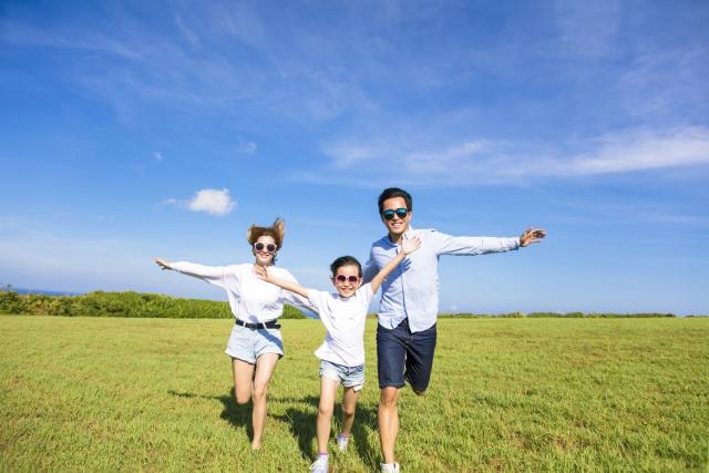 Familie auf Sommerreise in Japan