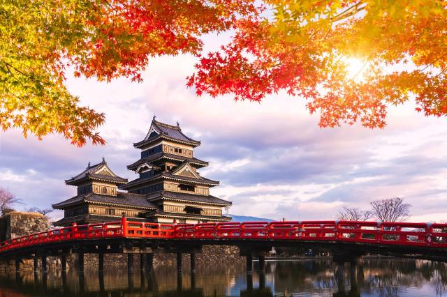 Schloss Matsumoto im Herbst