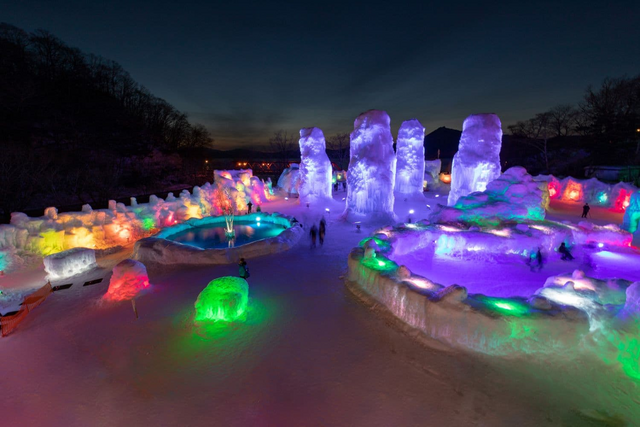 Eisfestival auf dem Shikotsu-See