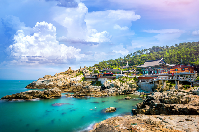 Der auf Felsen errichtete Haedong Yonggungsa-Tempel, Busan 