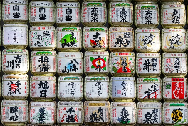 Sake-Fässer im Meiji-Jingu-Schrein, Tokio