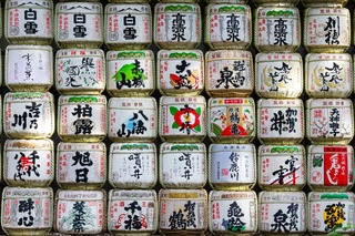 Sake-Fässer im Meiji-Jingu-Schrein, Tokio