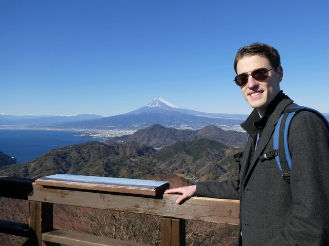 Blick über die Izu-Halbinsel zum Fuji-san. Klare Sicht genießt man besonders im Winter