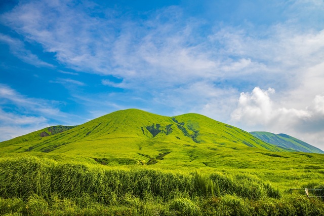 Grüne Hügel des Berges Aso, Kumamoto