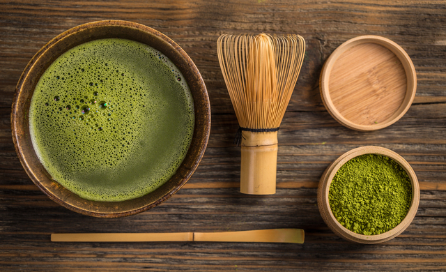 Lernen Sie, wie man Matcha-Tee zubereitet