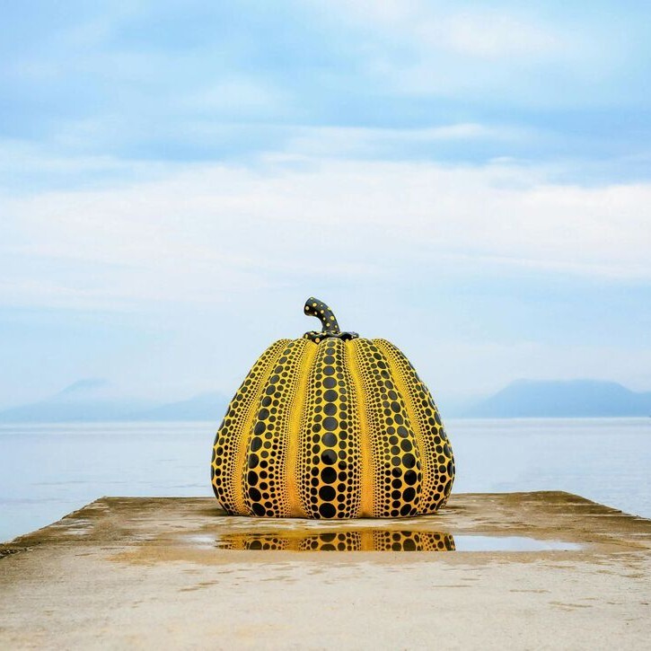 Yayoi Kusama Kürbisstatue, Naoshima