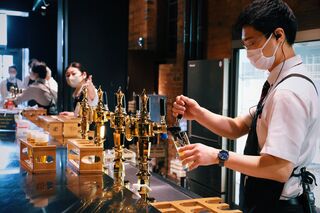 Barkeeper im Sapporo Biermuseum