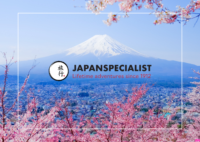Japanspecialist Logo vor dem Mt. Fuji