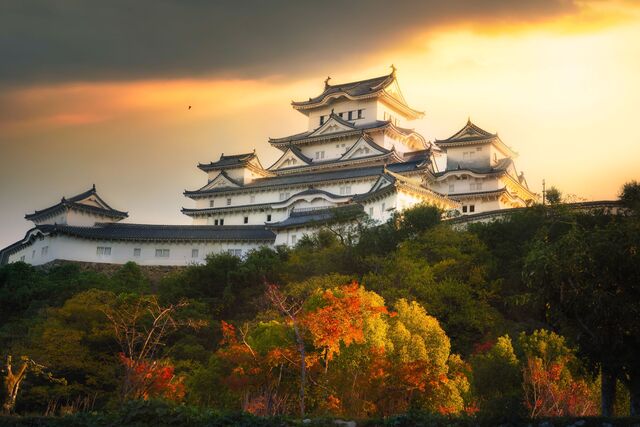 Die Burg von Himeji im stimmungsvollen Licht 