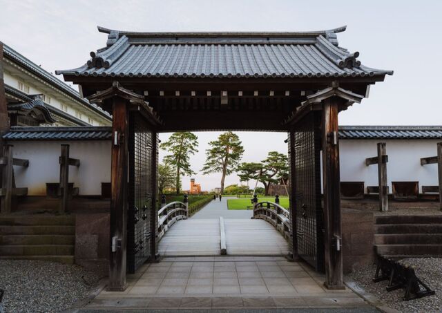 (listing)	Das Ichinomon-Tor an der Burg Kanazawa, Japan